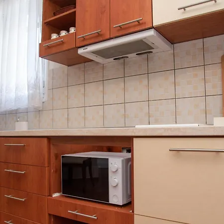 Apartamento Theashomly 2 *