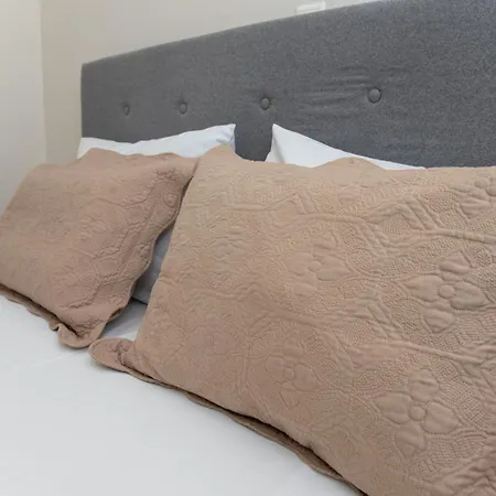 Apartament Theashomly 2 *