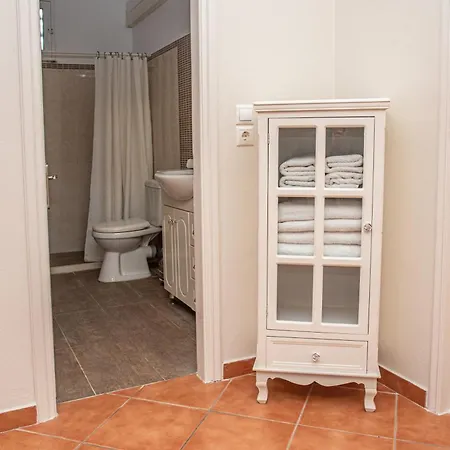 Apartament Theashomly 2 *