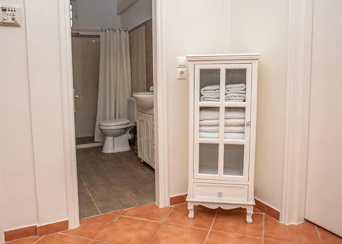 Apartament Theashomly 2 *